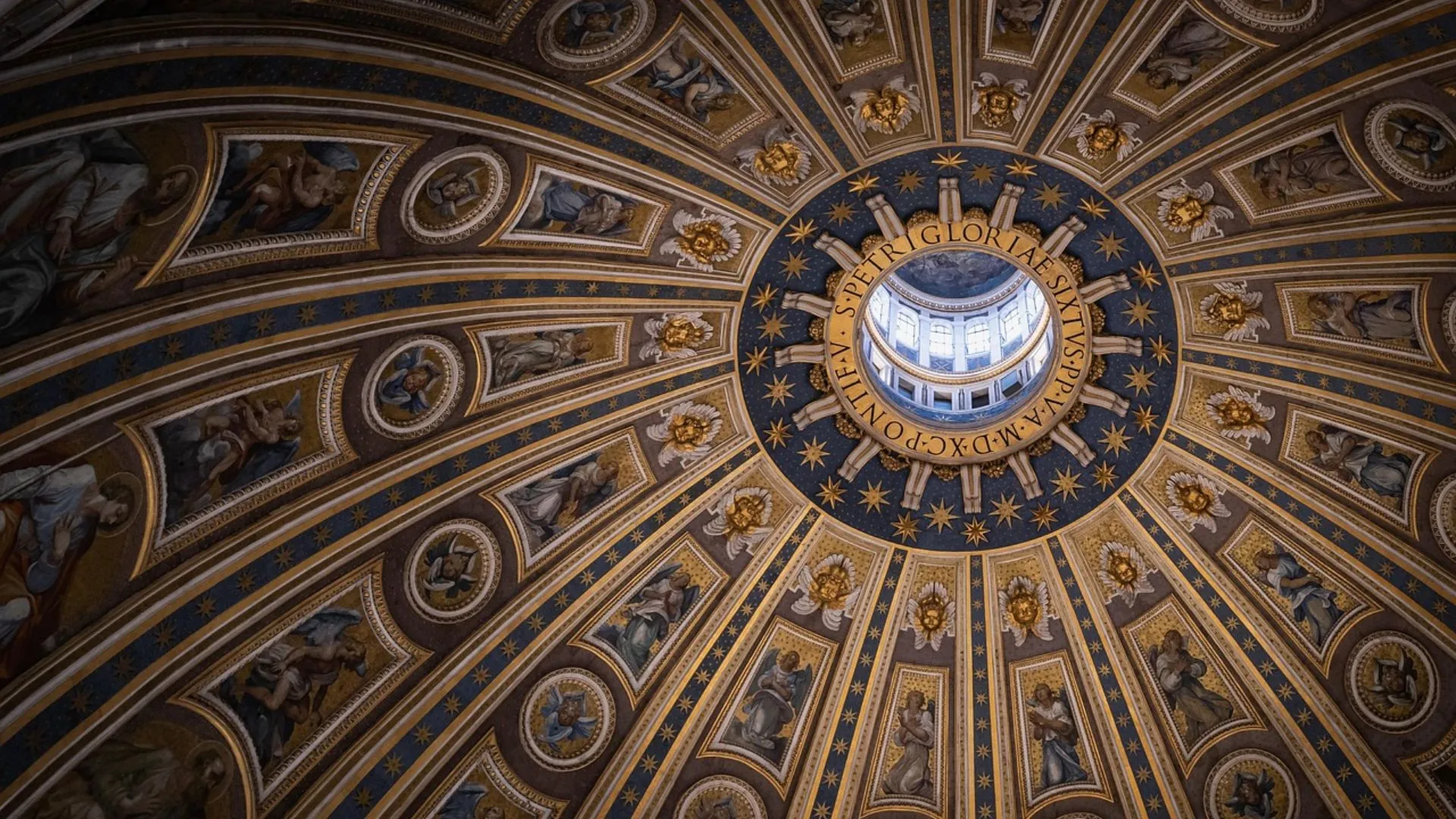 Wnętrze kopuły świątyni