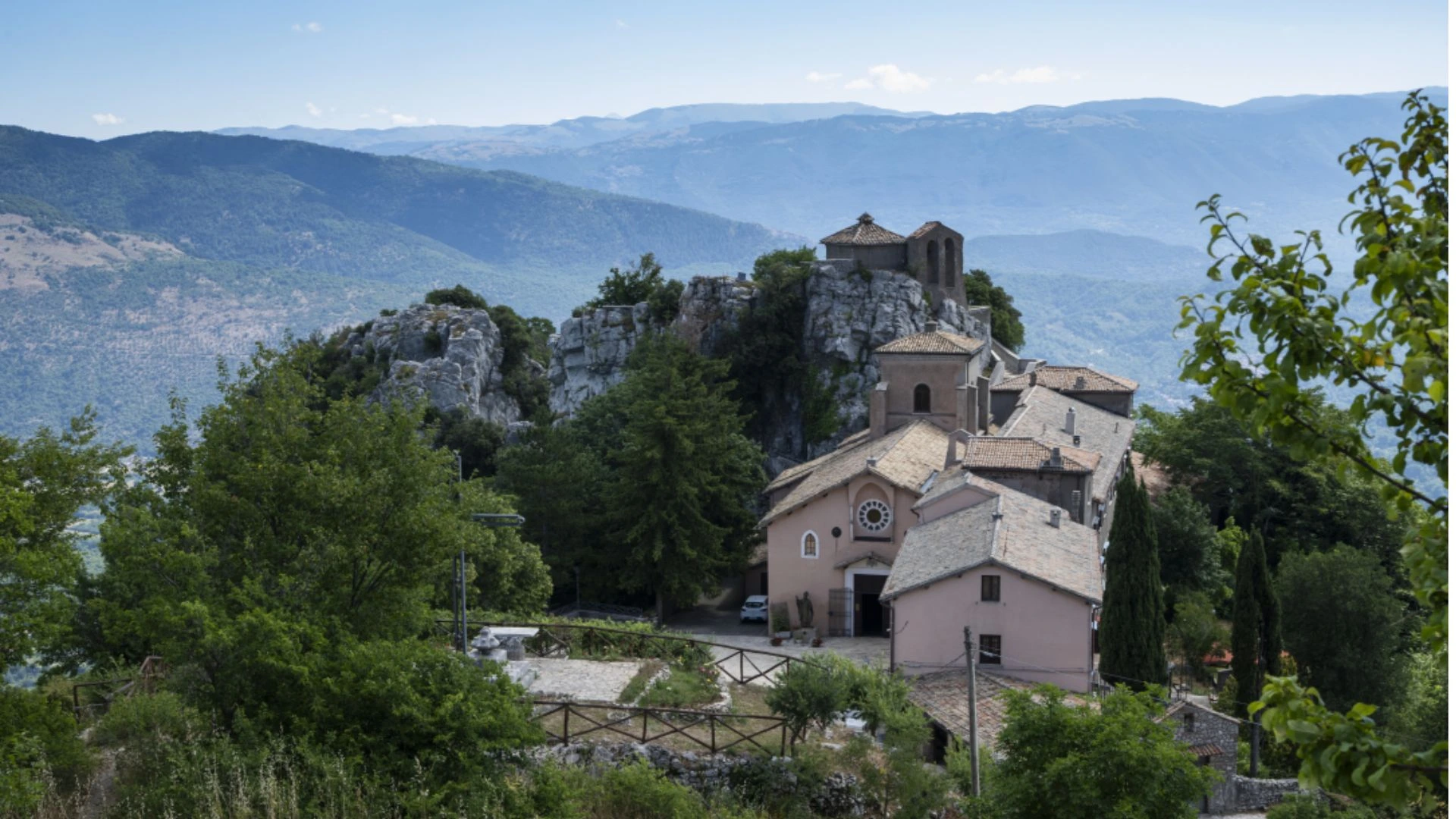 Sanktuarium Matki Bożej Łaskawej w Mentorelli